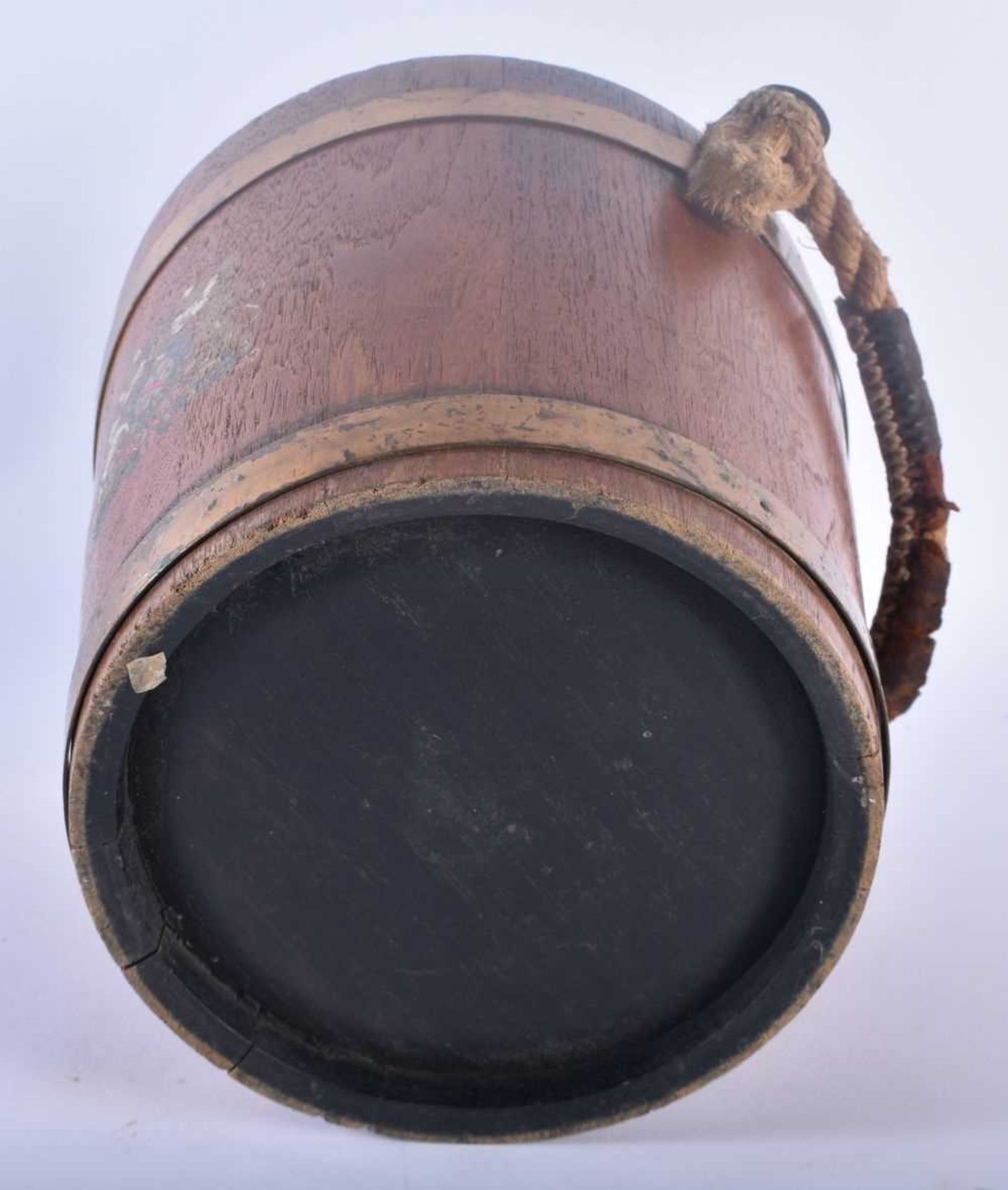 AN EDWARDIAN COUNTRY HOUSE OAK AND BRASS BOUND NAVAL FIRE BUCKET painted with a coat of arms. 34 - Image 5 of 5