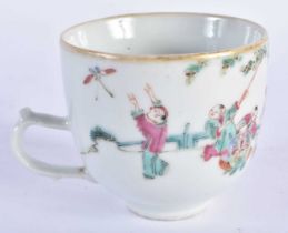 A SMALL LATE 19TH CENTURY CHINESE FAMILLE ROSE PORCELAIN CUP Guangxu. 8.5 cm x 7 cm.