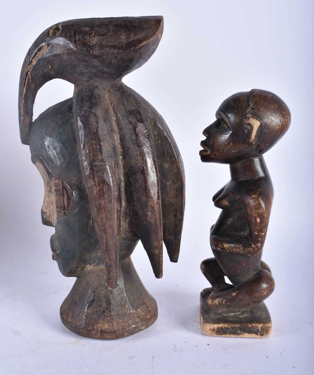 A TRIBAL BIRD HEAD WOOD MASK together with another African figure. Largest 26cm high. (5) - Image 3 of 10