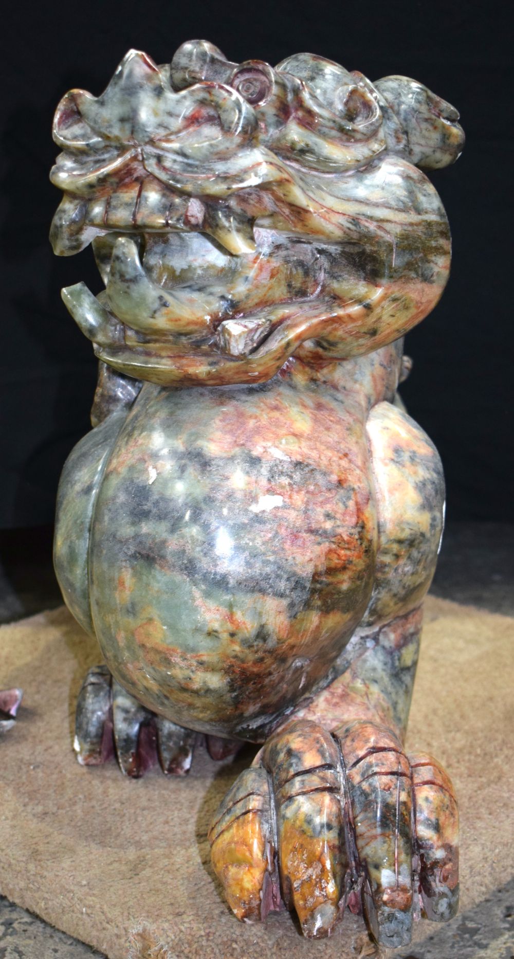 A huge Chinese carved hardstone Foo Dog 82 x 50 cm - Image 4 of 5