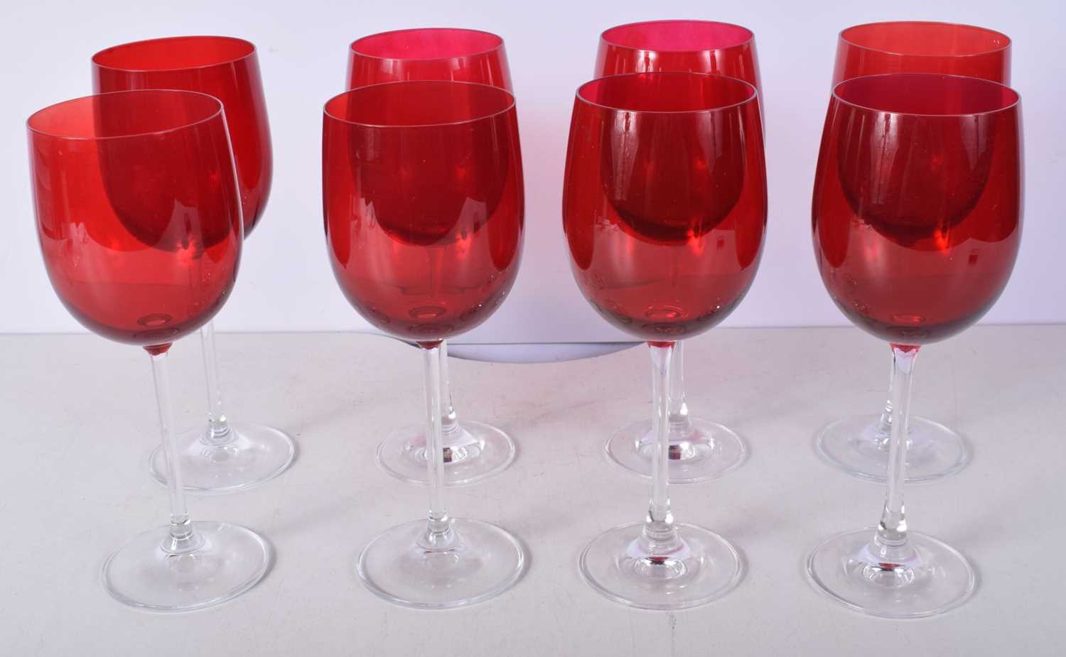 A collection of Ruby wine glasses 22 cm (8) - Image 2 of 6