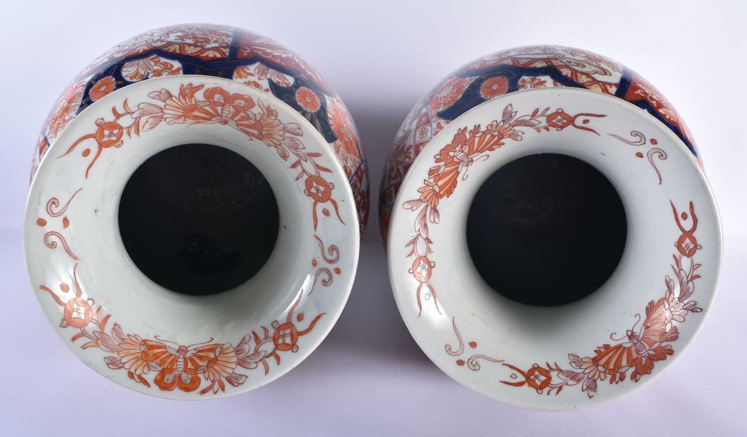 A LARGE PAIR OF 19TH CENTURY JAPANESE MEIJI PERIOD COUNTRY HOUSE IMARI VASES painted with foliage - Image 5 of 6