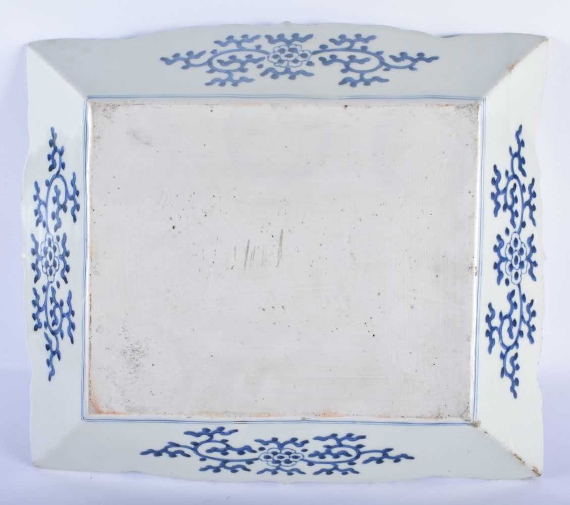 A VERY LARGE 19TH CENTURY JAPANESE MEIJI PERIOD BLUE AND WHITE RECTANGULAR TRAY painted with a house - Image 4 of 4