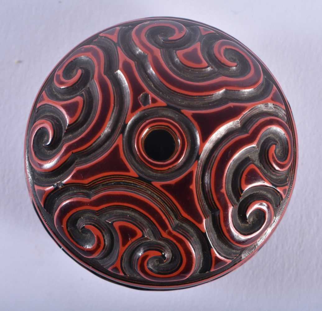 AN 18TH/19TH CENTURY JAPANESE EDO PERIOD CARVED NEGORO GURI LACQUER NETSUKE formed in a Chinese tixi - Image 2 of 3