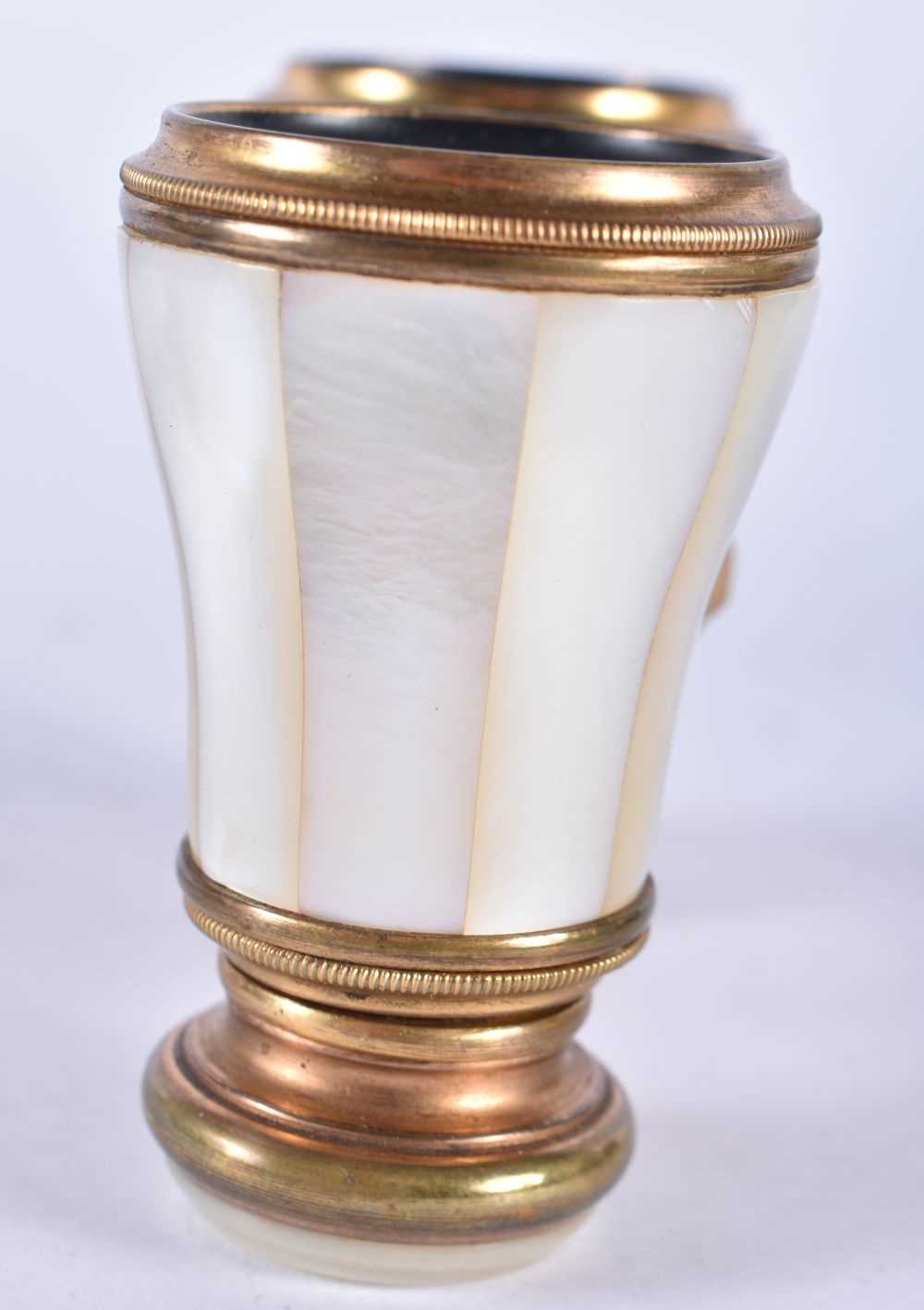 A PAIR OF MOTHER OF PEARL OPERA GLASSES. 9 cm x 8 cm. - Image 3 of 5