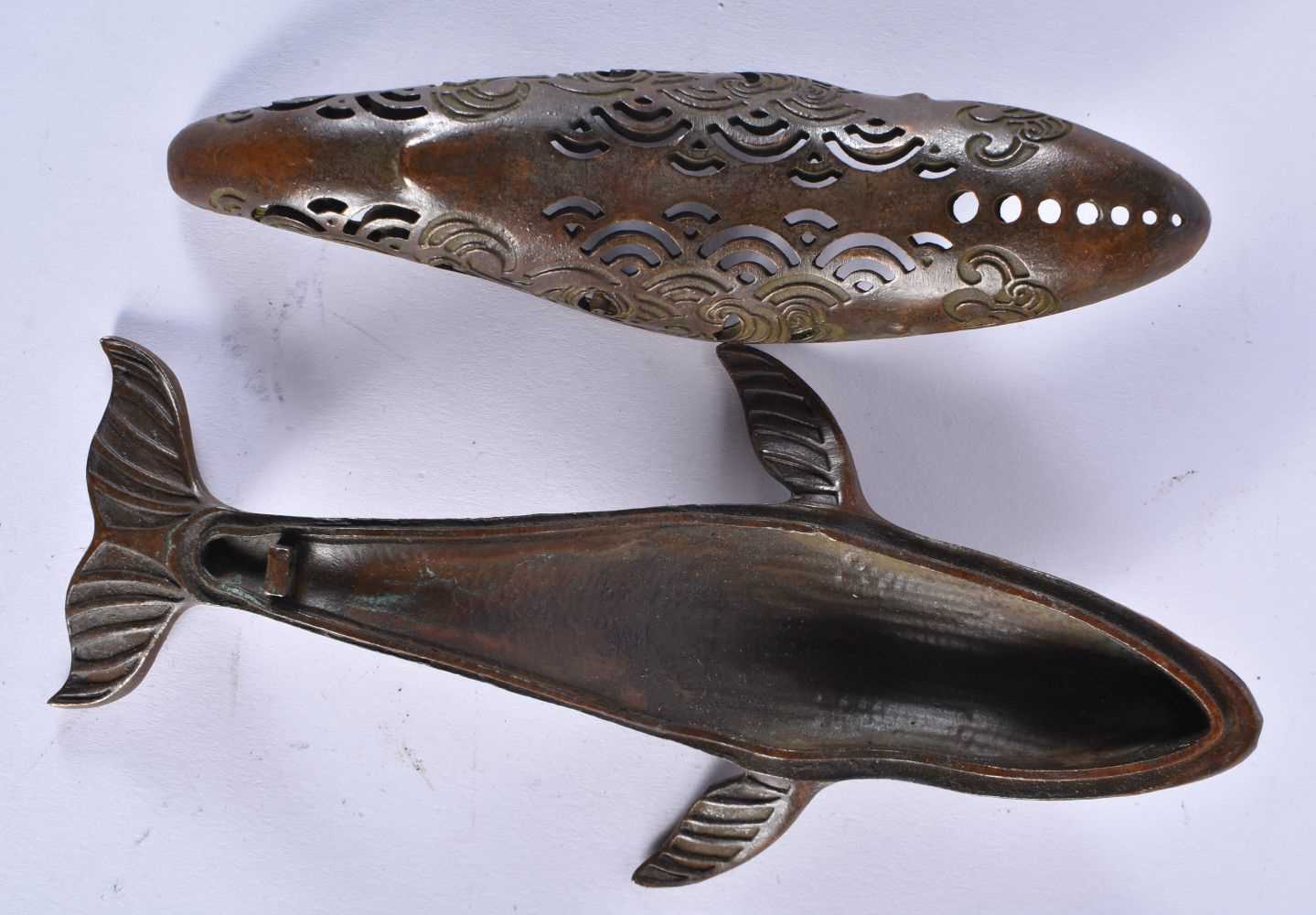 A JAPANESE BRONZE WHALE CENSER AND COVER. 15 cm long. - Image 3 of 5