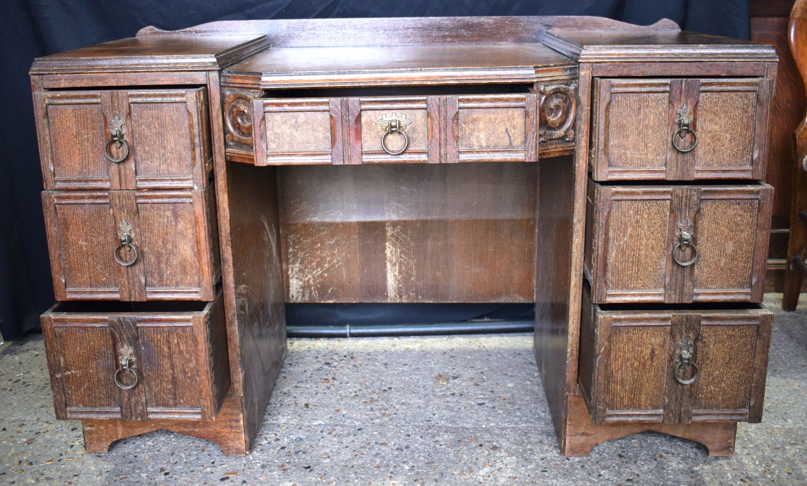 An antique oak dressing table with seven drawers together with a Balloon back Chair 78 x 121 x 50 cm - Image 12 of 20