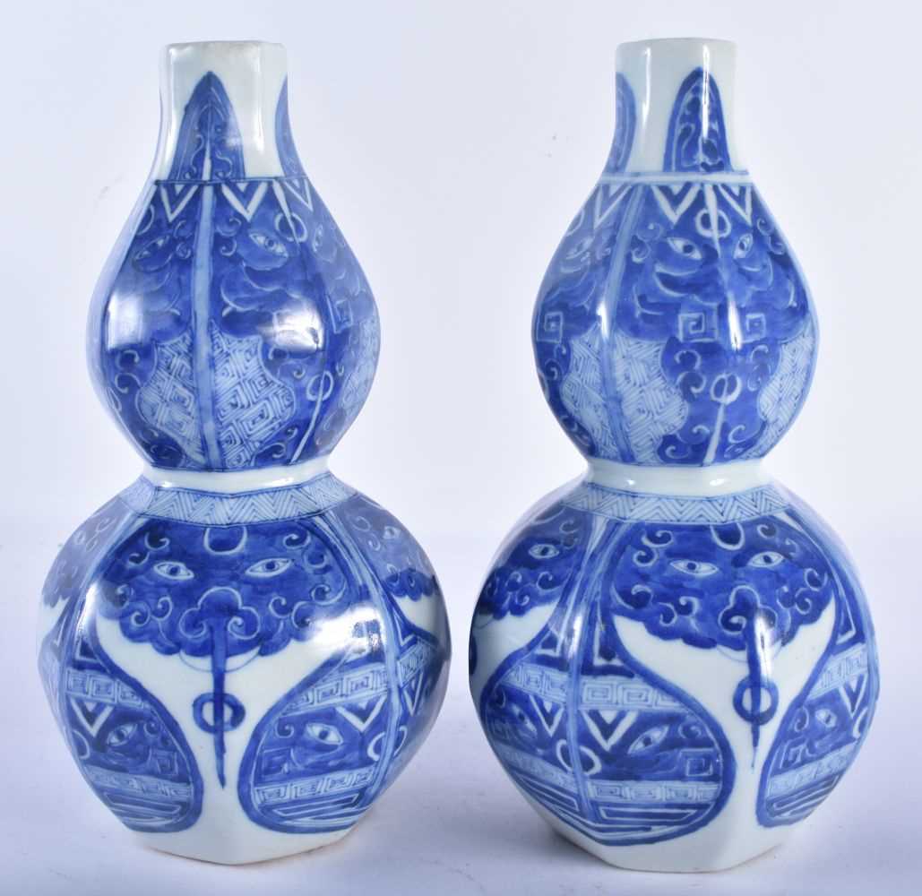 A PAIR OF EARLY 20TH CENTURY CHINESE BLUE AND WHITE PORCELAIN VASES Late Qing/Republic, bearing - Image 2 of 4