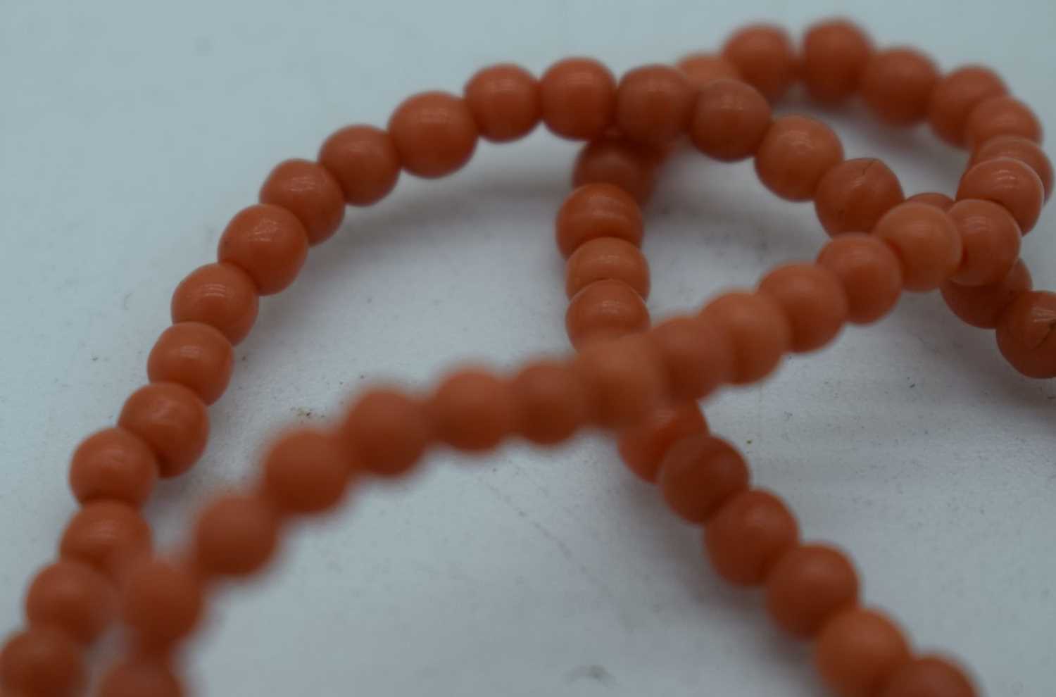 A CORAL NECKLACE. 5 grams. 48 cm long. - Image 3 of 3