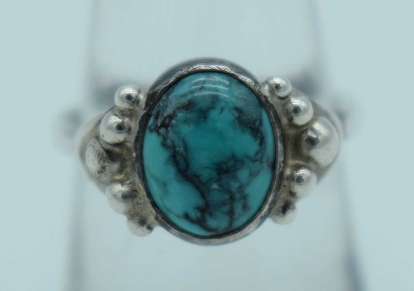 A TURQUOISE RING. M. 4 grams.