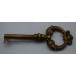 A FINE REGENCY DOUBLE FISH BRONZE KEY. 24 grams. 7.25cm x 3.25cm.