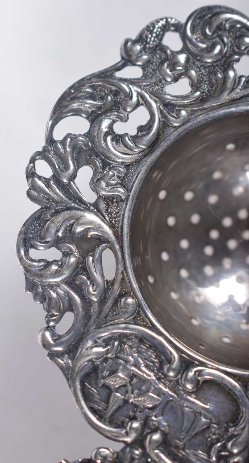 A Dutch Silver Tea Strainer with ornate decoration. 12.5 cm x 7.5 cm, weight 41g - Image 6 of 17