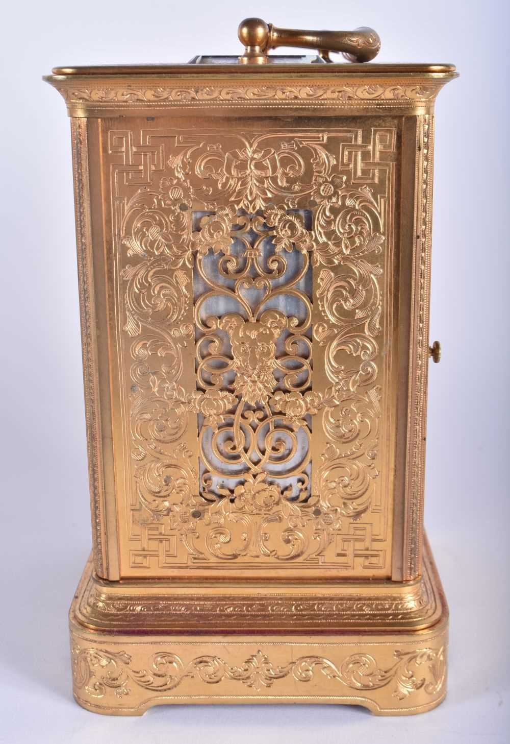 A LARGE ANTIQUE FRENCH CARRIAGE CLOCK with finely engraved case. 22.5 cm high inc handle. - Image 4 of 15