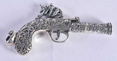 A SILVER GUN PENDANT. 20.9 grams. 6.5 cm x 8 cm.
