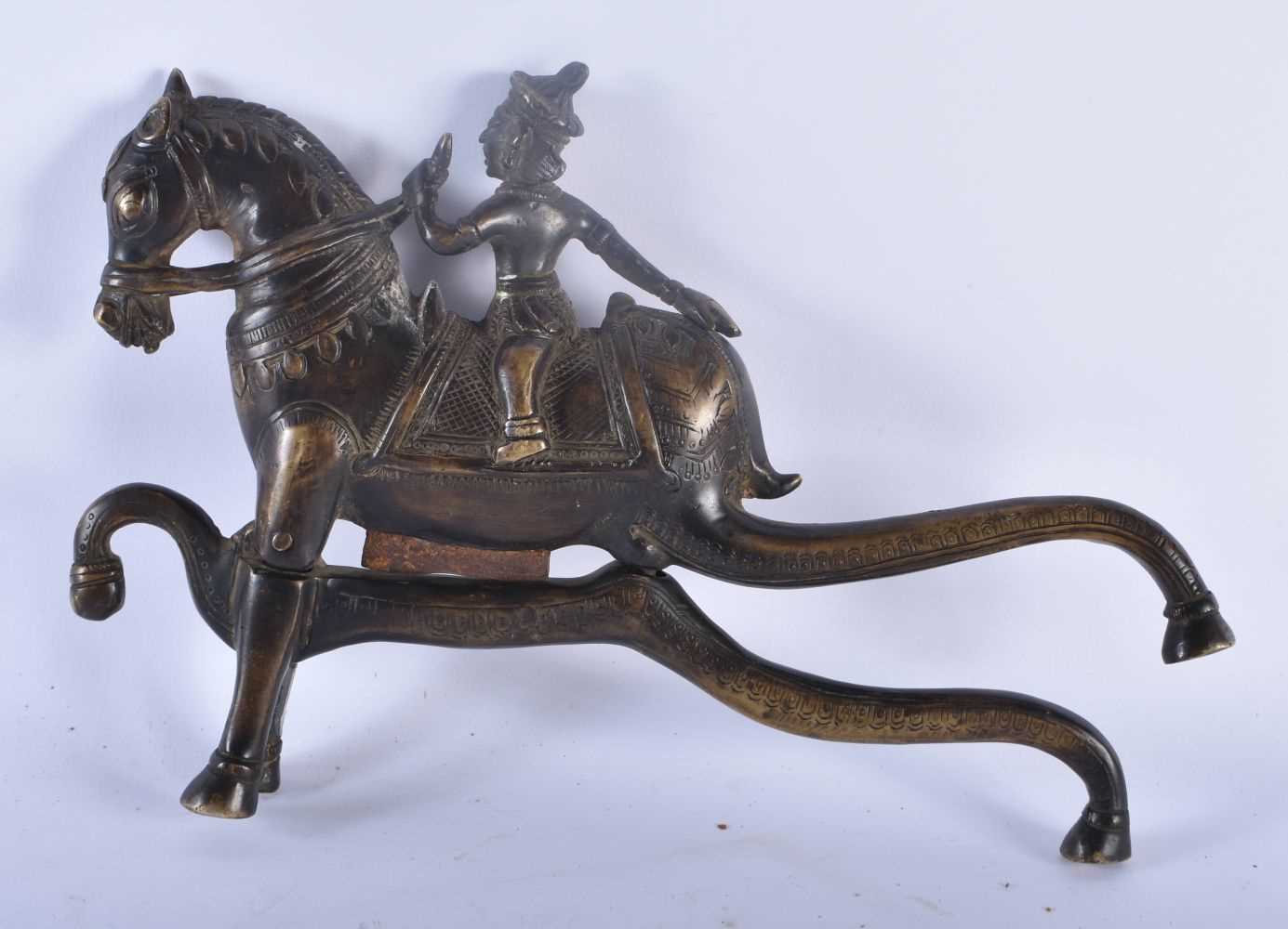 A VERY UNUSUAL LARGE 18TH/19TH CENTURY MIDDLE EASTERN INDIAN BRONZE BEETLE NUT CRACKER modelled as a - Image 4 of 4
