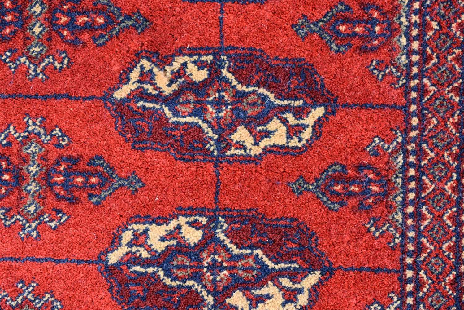 A Turkish Kirman rug 297 x 201 cm - Image 6 of 16