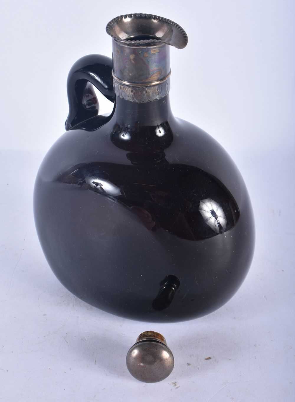 AN ANTIQUE SILVER PLATED AND DARK GLASS JUG. 17 cm x 12 cm. - Image 2 of 4
