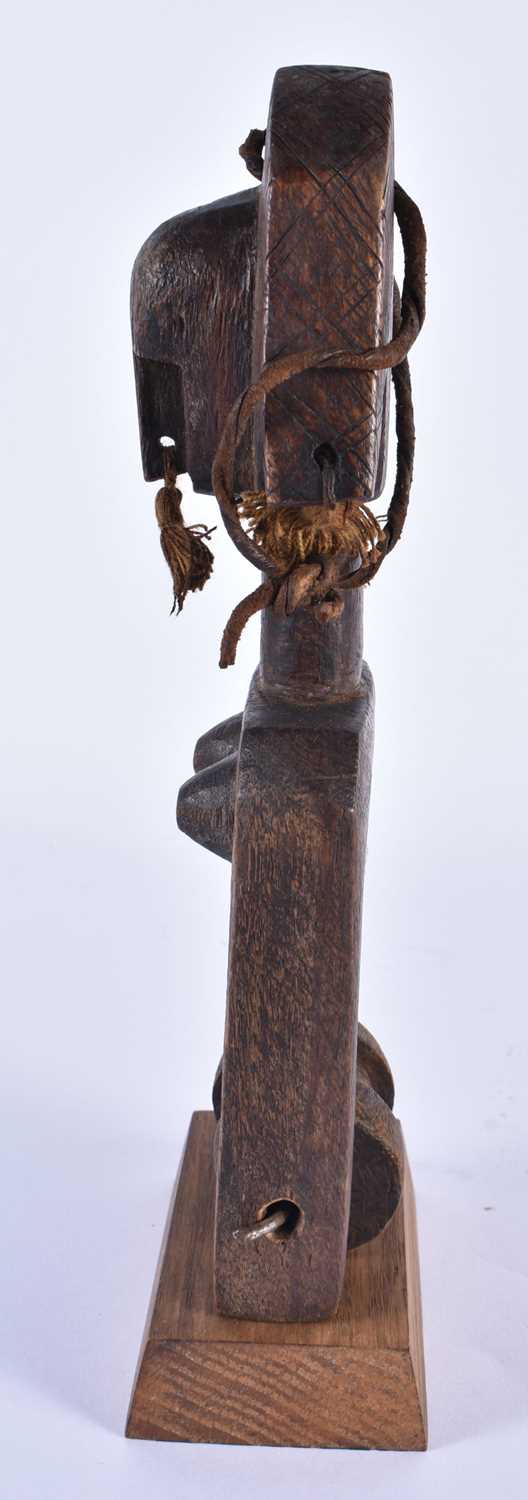 A TRIBAL CARVED WOOD AFRICAN PULLEY. 24 cm high. - Image 3 of 5