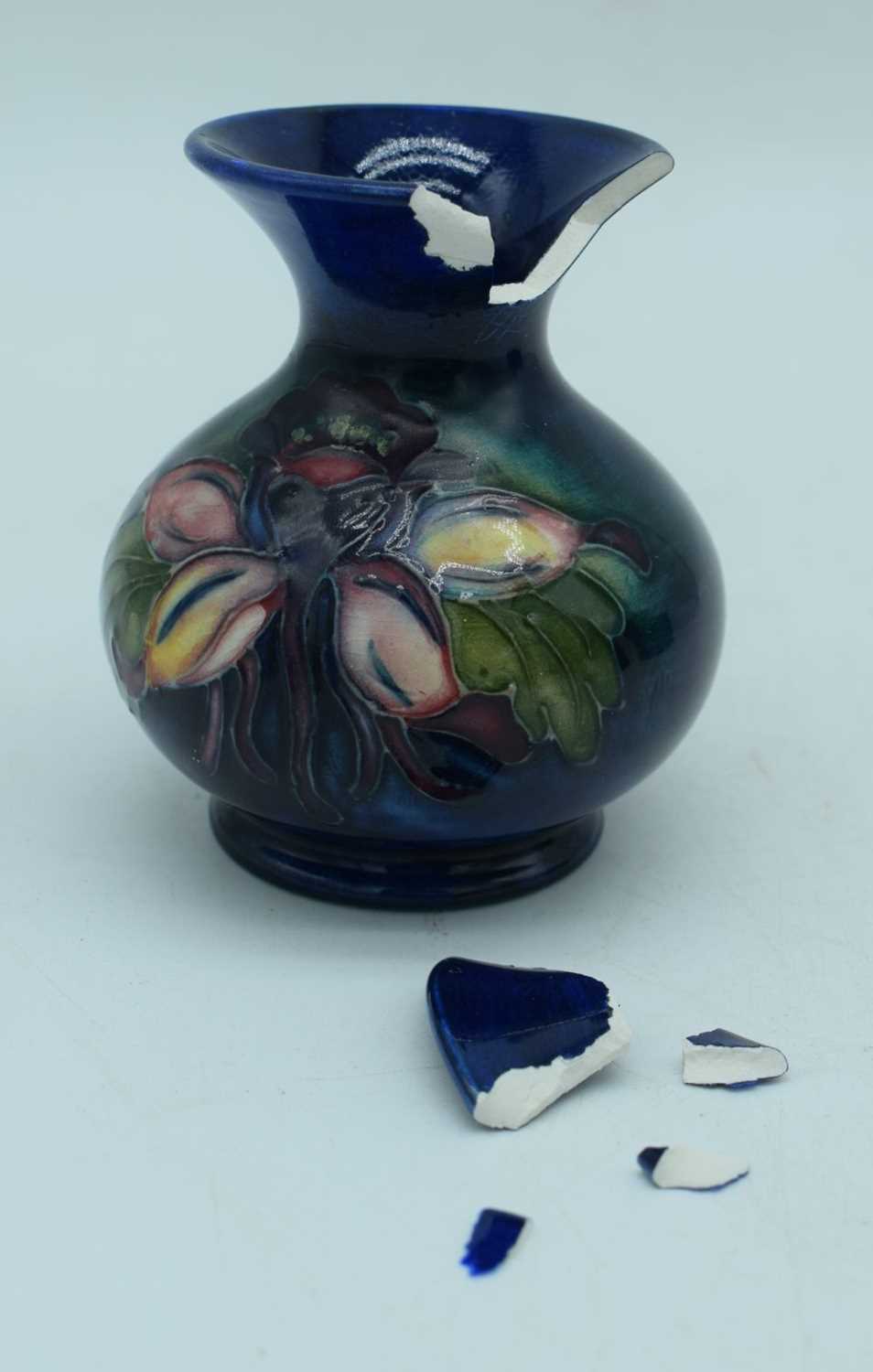 Boxed Moorcroft Seasonal Flower Collection Poinsettia Miniature Vase 2020 together with a Slipper - Image 3 of 10