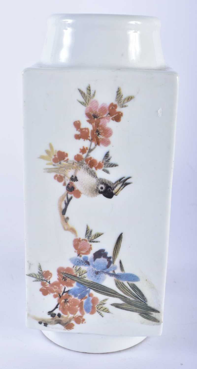 A CHINESE PORCELAIN KONG FORM VASE 20th Century. 22.5 cm high. - Image 4 of 21