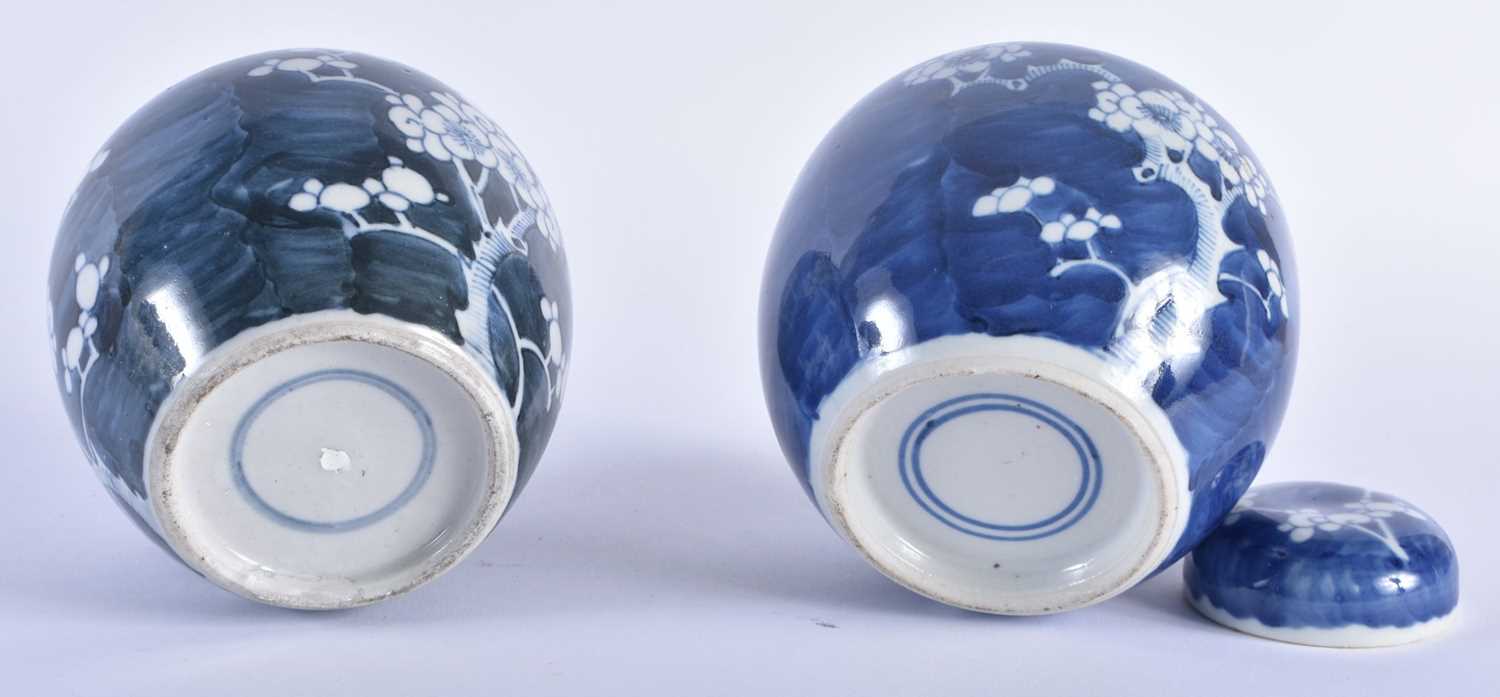 TWO 19TH CENTURY CHINESE BLUE AND WHITE PORCELAIN GINGER JARS Kangxi style. Largest 15 cm x 12 - Image 4 of 4