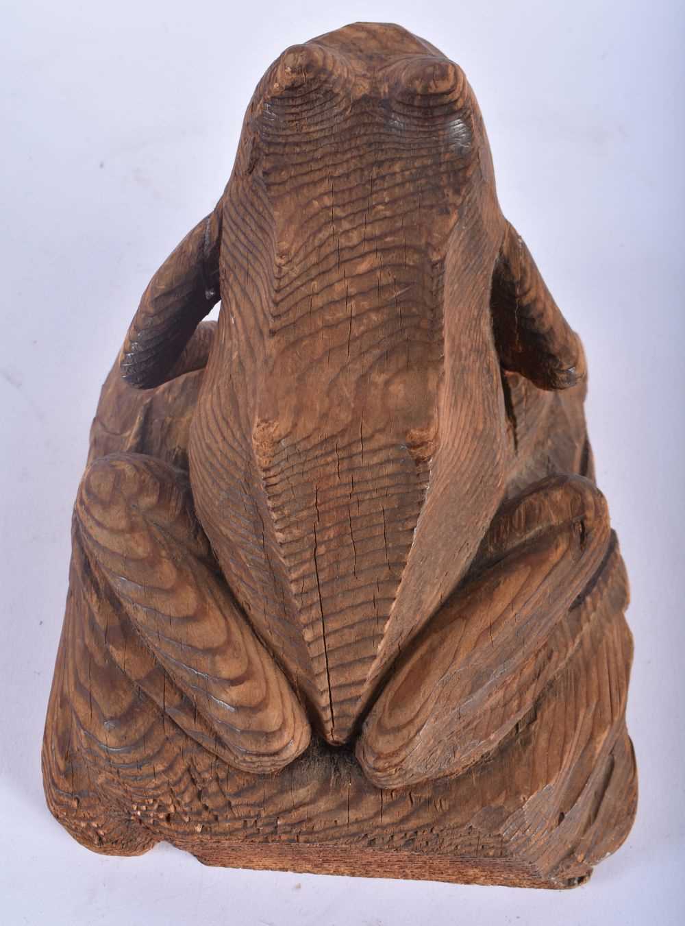 A MOUSEMAN STYLE CARVED PINE FIGURE OF A FROG. 20 cm x 14 cm. - Image 4 of 5