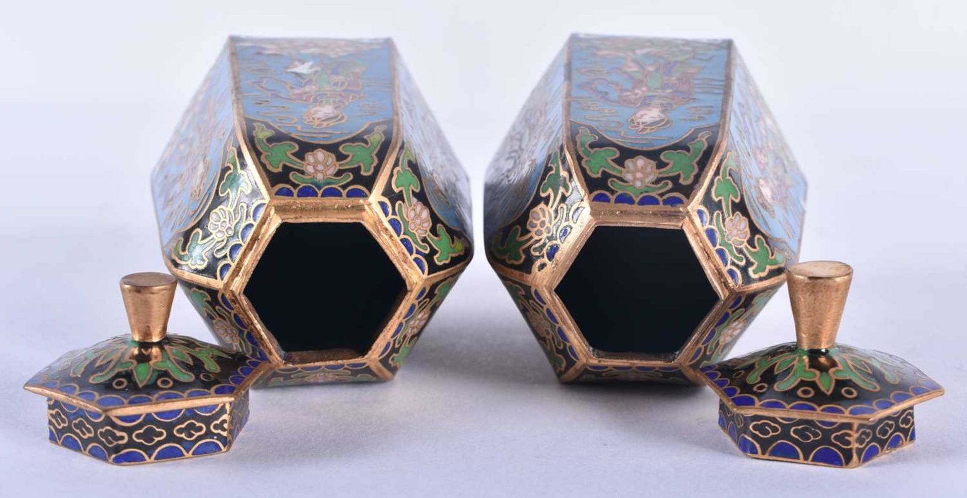 A PAIR OF CHINESE REPUBLICAN PERIOD CLOISONNE ENAMEL VASES AND COVERS. 9.5 cm high. - Image 3 of 4