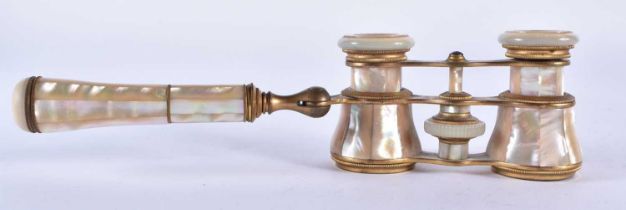 A PAIR OF MOTHER OF PEARL OPERA GLASSES. 21 cm x 7 cm.
