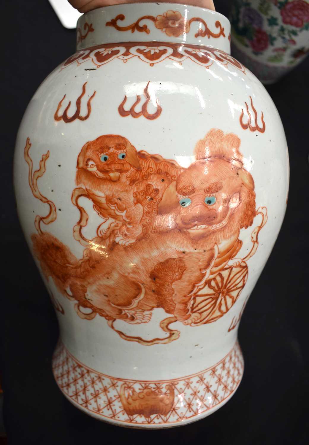 A LARGE PAIR OF CHINESE QING DYNASTY IRON RED PAINTED GINGER JARS AND COVERS painted with buddhistic - Image 24 of 26