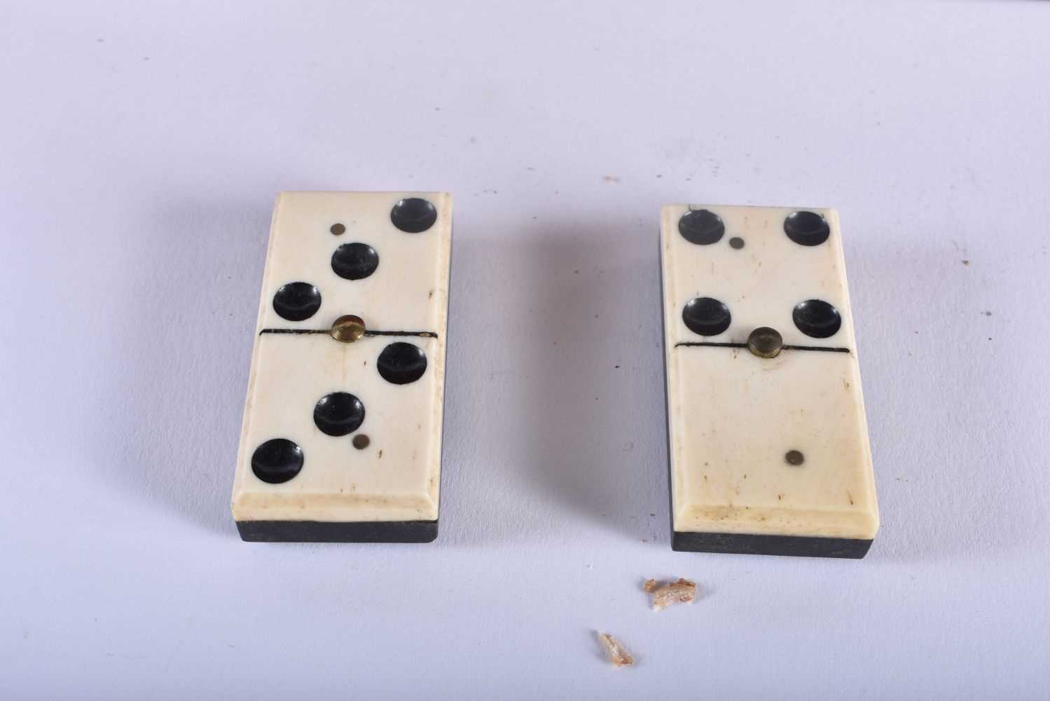 A CASED SET OF LATE 19TH/20TH CENTURY CARVED BONE DOMINOS possibly Prisoner of war, contained within - Image 3 of 4