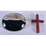 A Banded Agate Brooch together with an Agate Cross Pendant. Brooch 4.6 cm x 3.7cm (2)