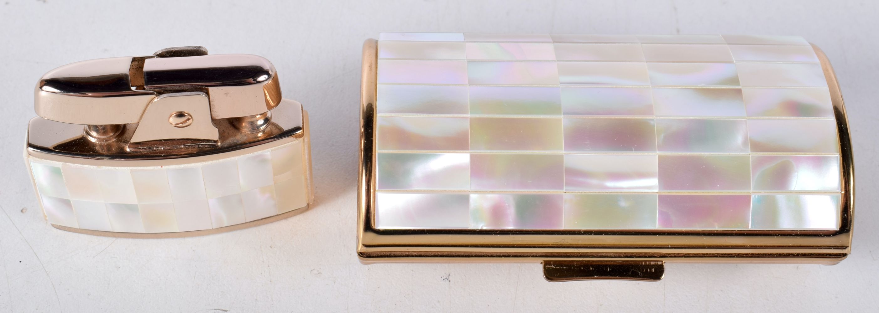 A boxed Ronson mother of Pearl decorated lighter set 4 x 14.4 x 12 cm. - Image 2 of 4