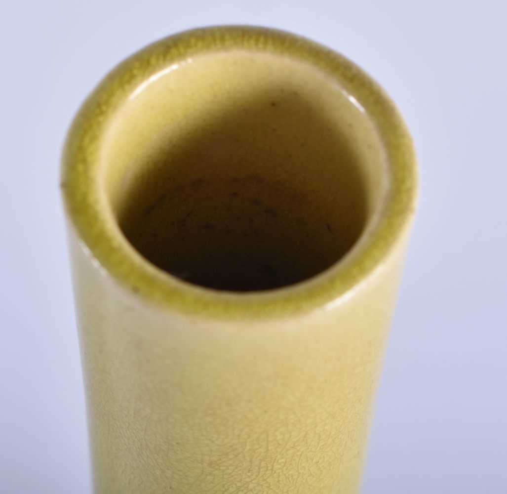 A 19TH CENTURY CHINESE YELLOW MONOCHROME PORCELAIN VASE Qing. 21.5 cm high. - Image 4 of 5
