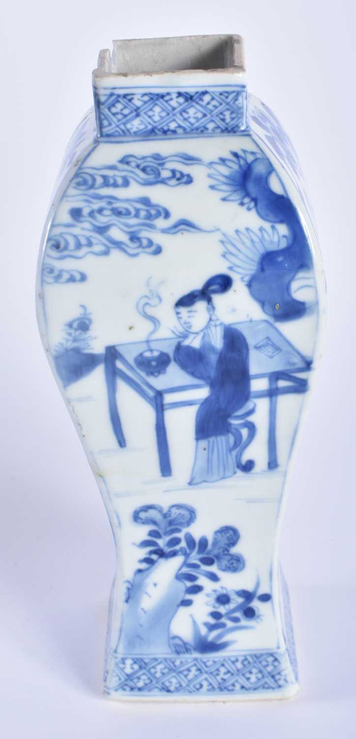 A 17TH CENTURY CHINESE BLUE AND WHITE PORCELAIN VASE Kangxi, together with a famille verte Kangxi - Image 3 of 7