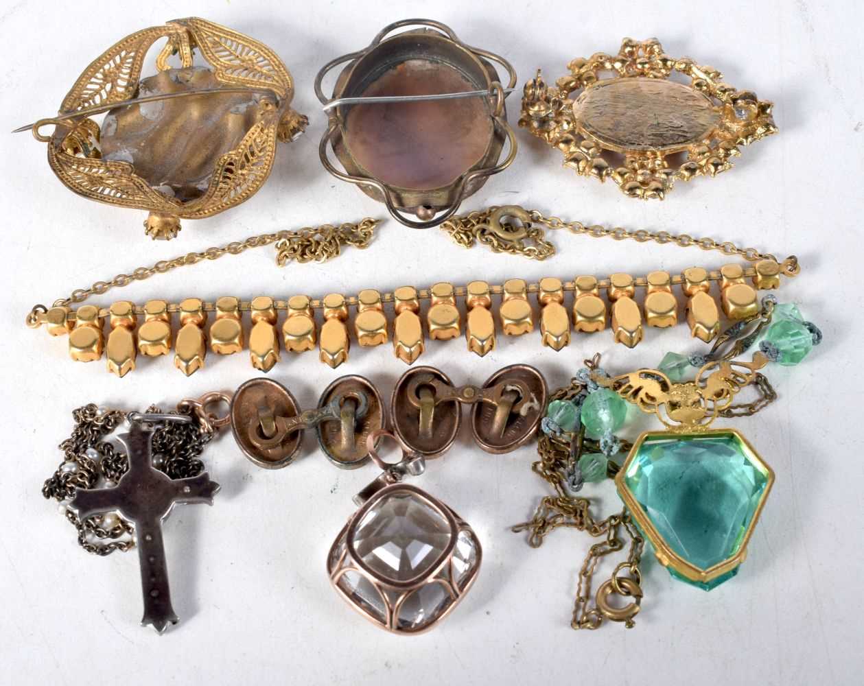 A Collection of Antique Jewellery including 3 Necklaces, A Pendant, Three Brooches and a Pair of - Image 4 of 4