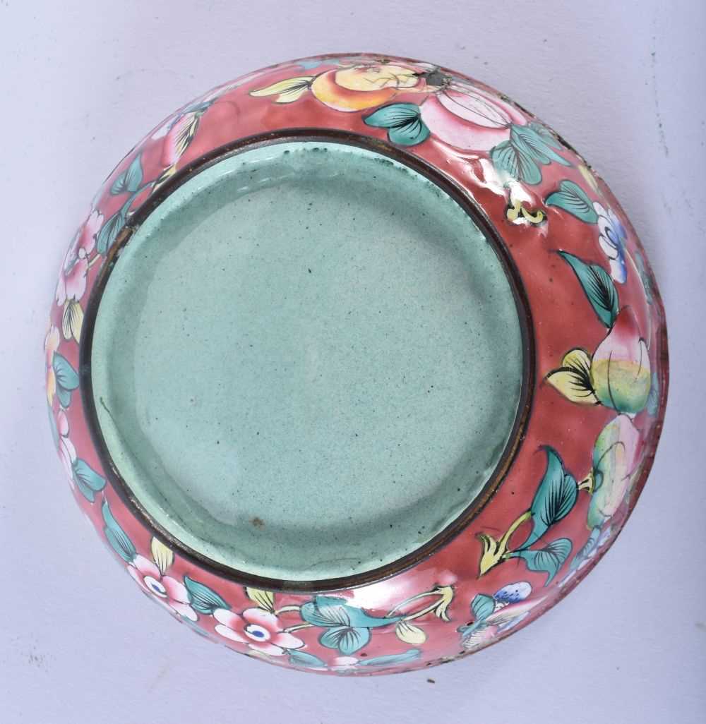 A 19TH CENTURY CHINESE CANTON ENAMEL CIRCULAR BOX AND COVER Qing, painted with flowers. 11cm - Image 5 of 5