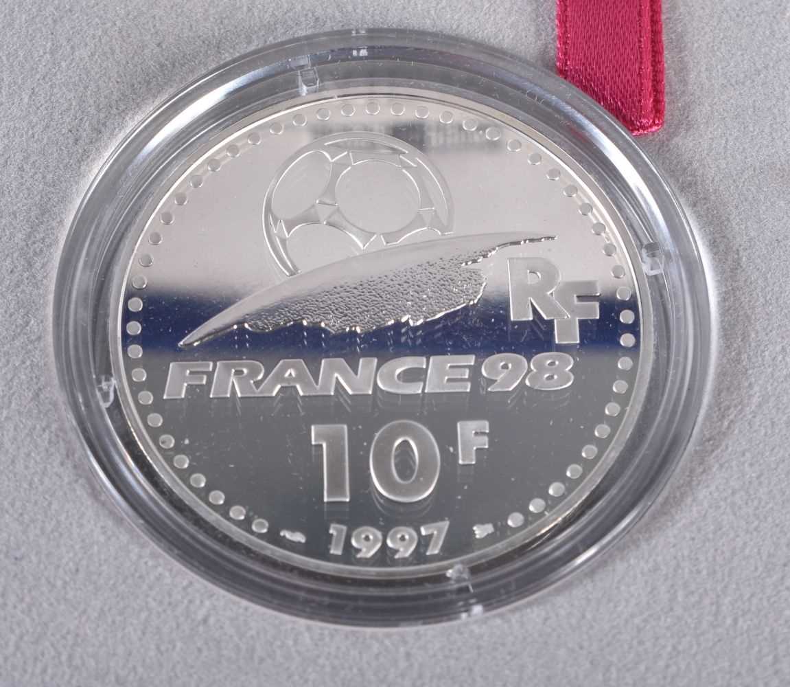 Five Cased Silver French 10 Franc FIFA World Cup 1998 Coins. (incl Germany, Uruguay, Italy, - Image 5 of 5