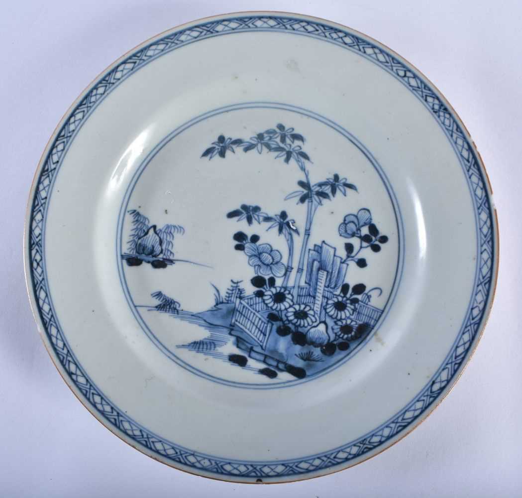 AN 18TH CENTURY CHINESE EXPORT BLUE AND WHITE PORCELAIN DISH Qianlong, together with a similar - Image 3 of 4