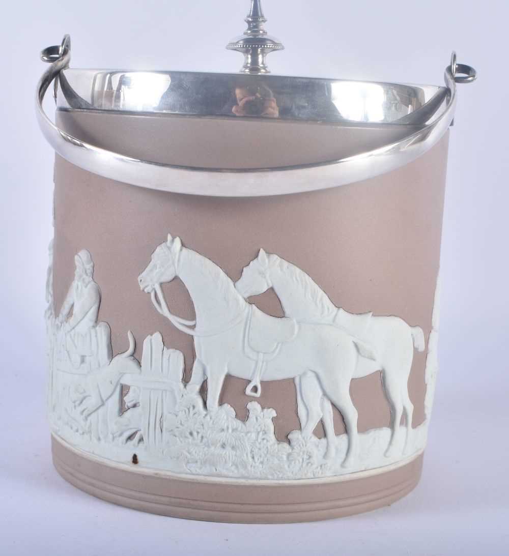 A WEDGWOOD PORCELAIN BISCUIT BARREL with silver plated mounts, decorated with fox hunting scenes - Image 3 of 5