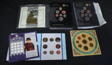 A collection of uncirculated British coin collections (5).