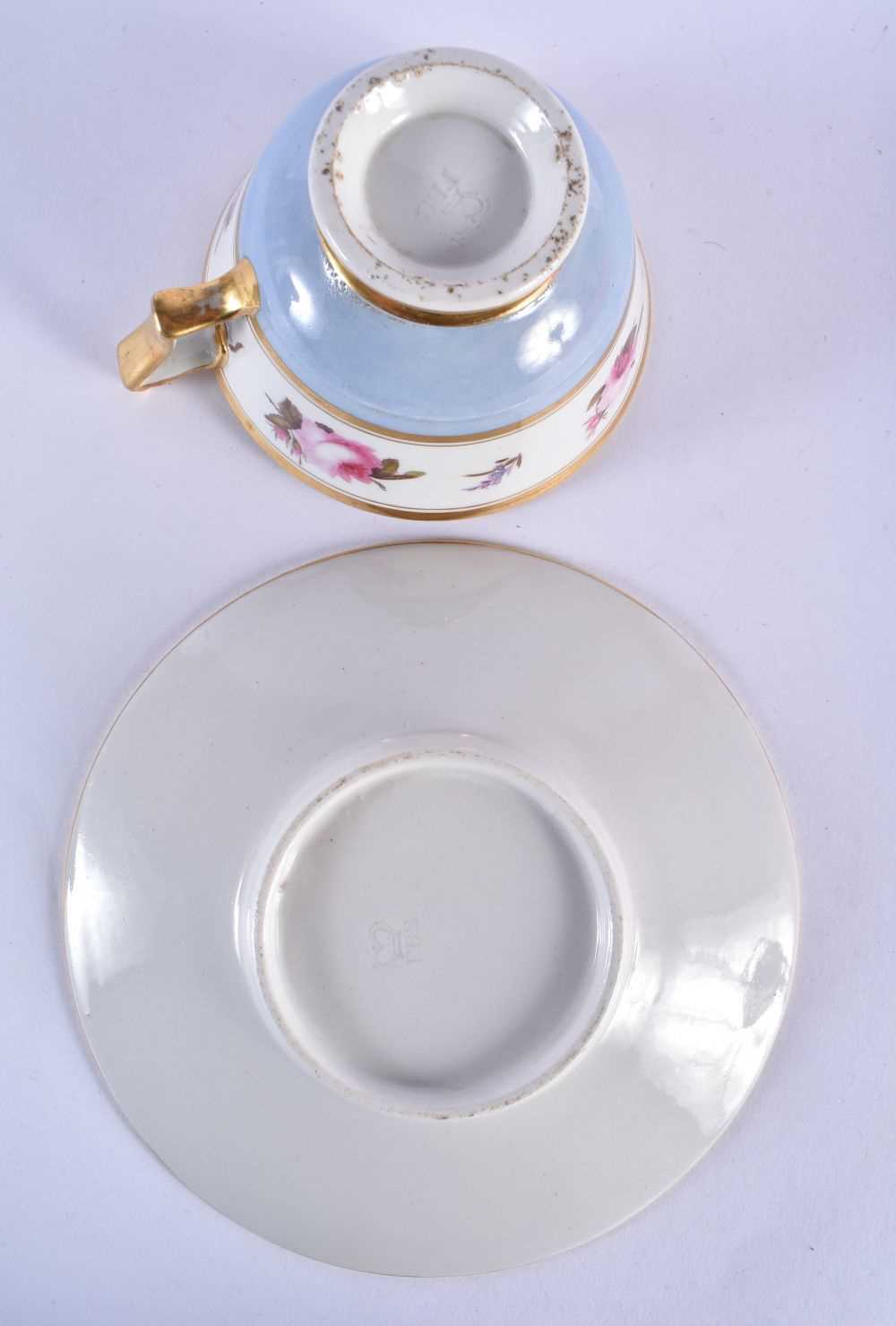 Flight Barr and Barr Worcester teacup and saucer, the saucer with central roses enclosed by a band - Image 3 of 6