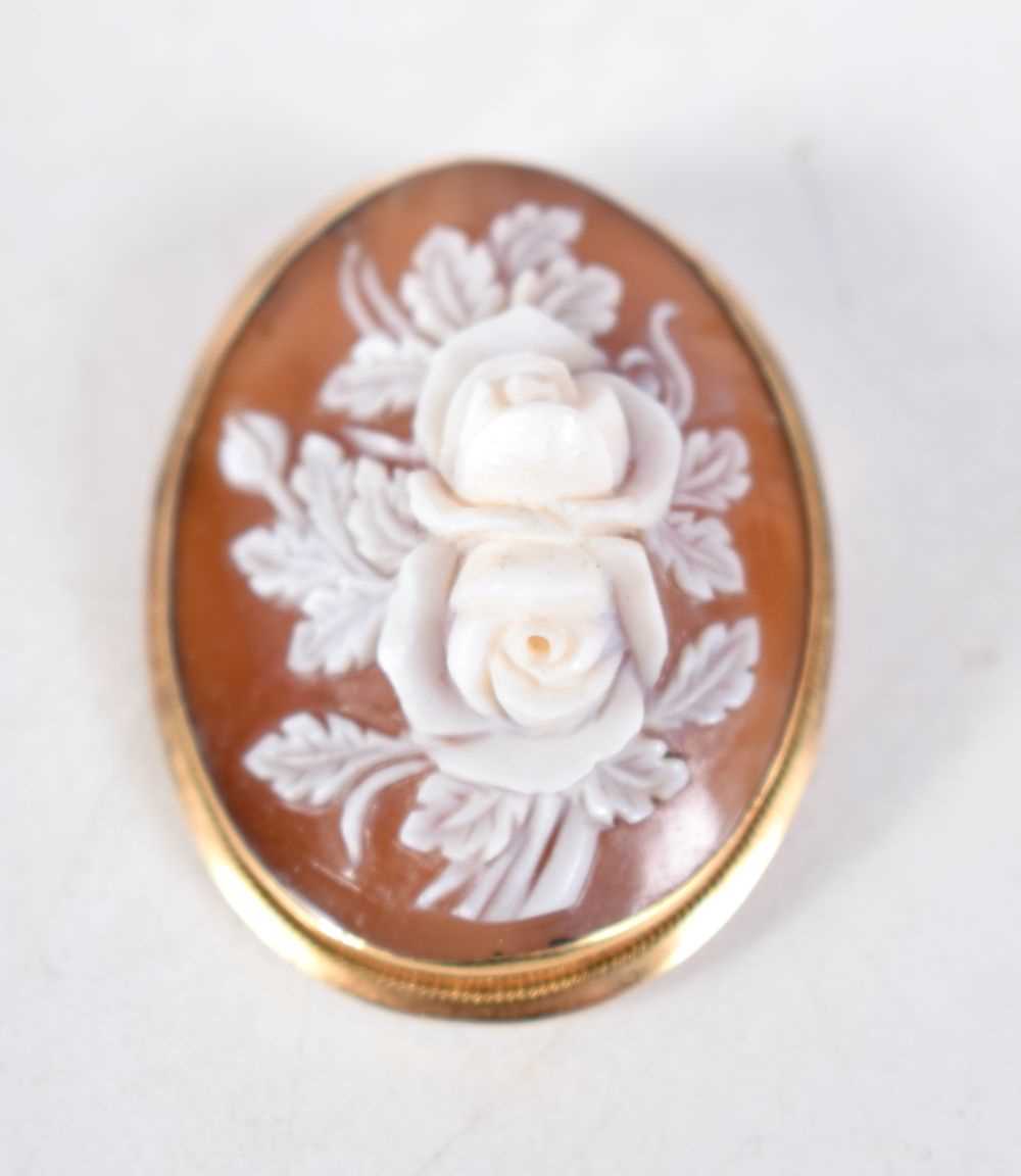 A Victorian 18 Carat Gold Mounted Cameo Brooch. Stamped 750. 3.7cm x 2.9cm, weight 6.2g