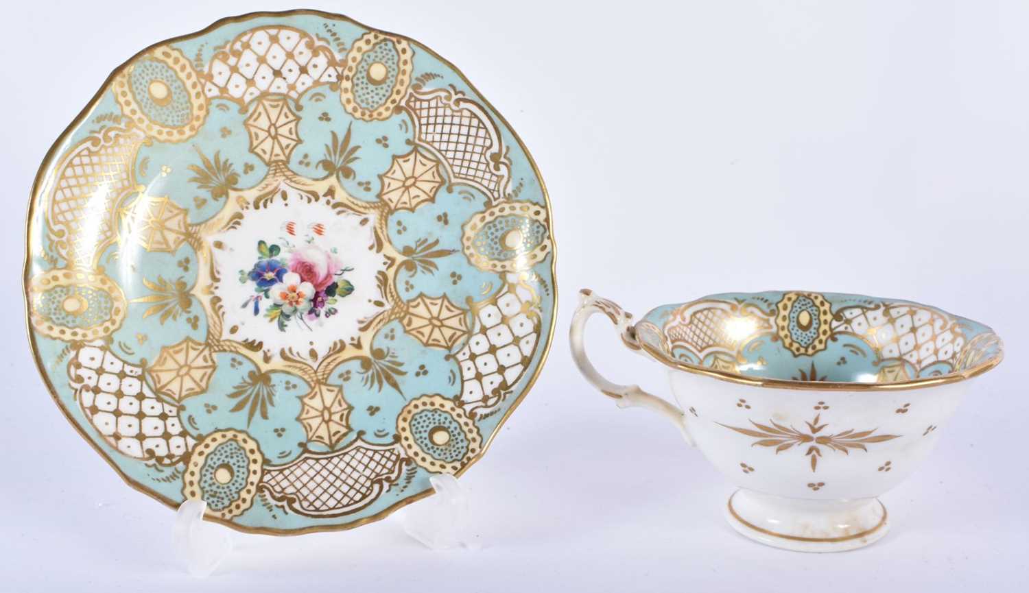 AN EARLY 19TH CENTURY CHAMBERLAINS WORCESTER CUP AND SAUCER together with a similar Chamberlains - Image 10 of 12