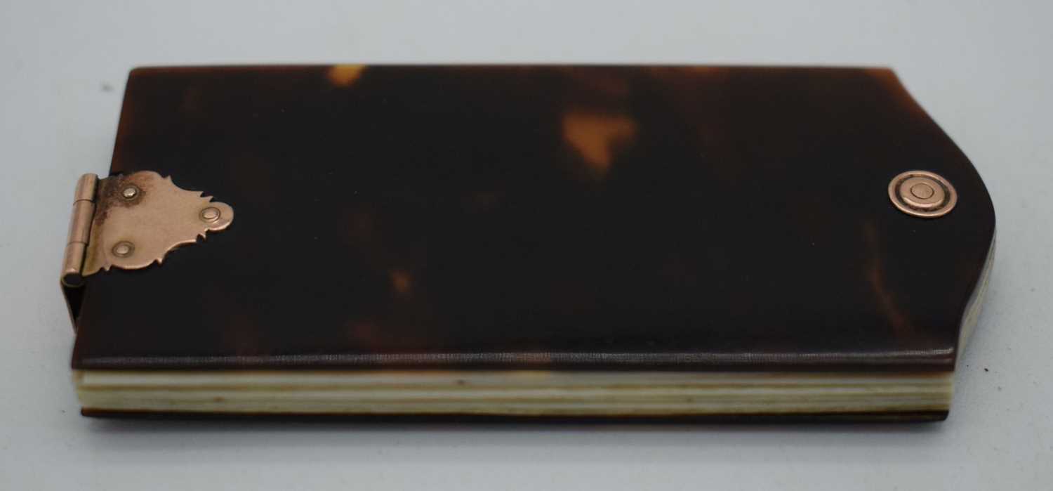 AN EARLY VICTORIAN TORTOISESHELL DAYS OF THE WEEK POCKET BOOK. 29 grams. 7.5 cm x 3.5 cm.