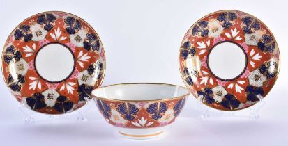 Flight Barr and Barr imari pattern bowl and two saucer dishes. largest 20 cm (3)
