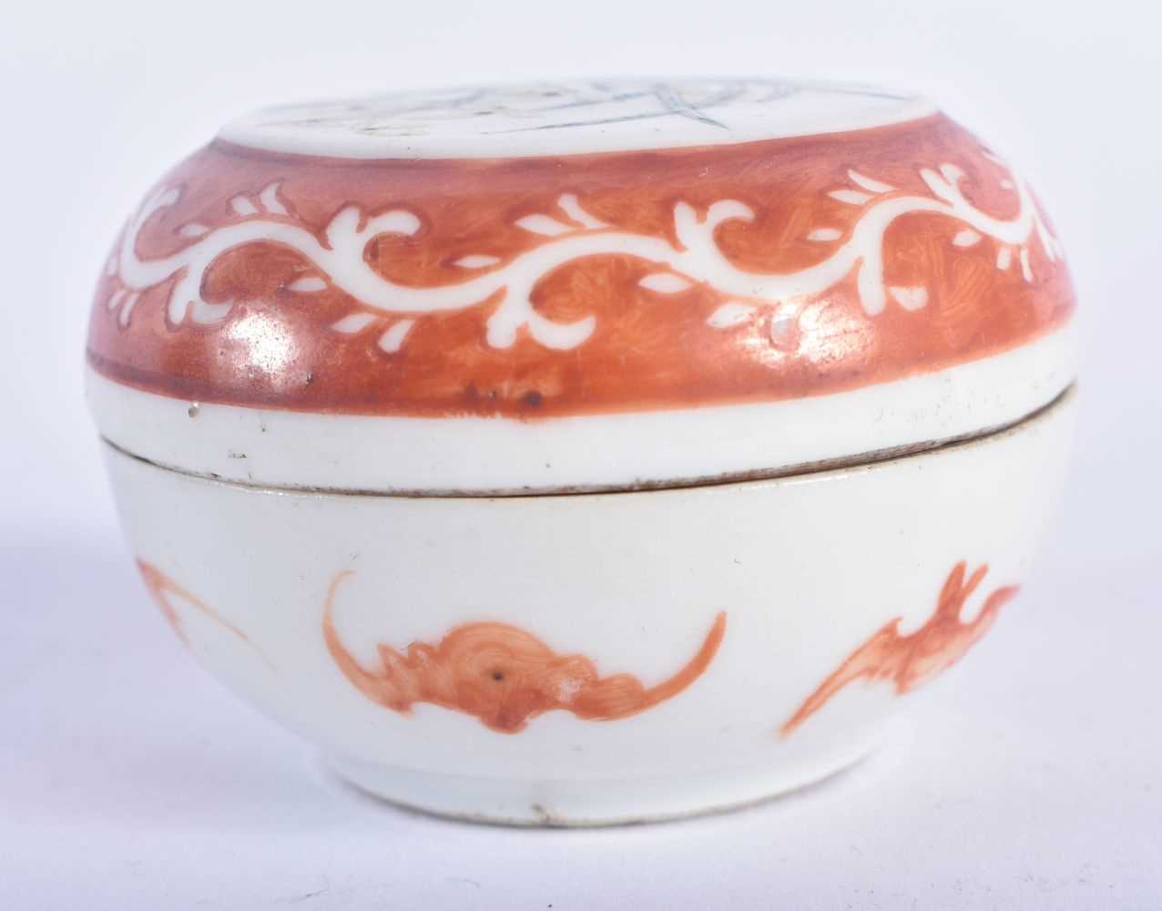 A 19TH CENTURY CHINESE PORCELAIN BOX AND COVER Qing, painted with floral sprays and bats. 5.5 cm - Image 2 of 6