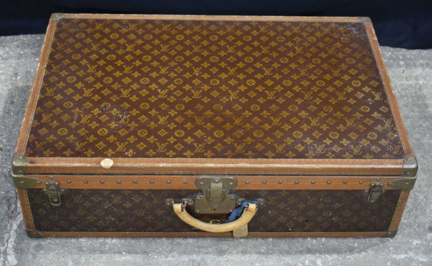 A Louis Vuitton suitcase 23 x 81 x 53 cm. - Image 2 of 14