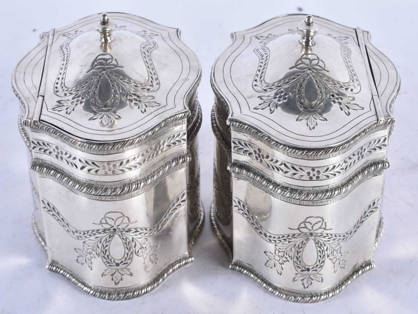 A PAIR OF ANTIQUE CONTINENTAL SILVER TEA CADDIES. 960 grams. 14 cm x 12 cm. - Image 3 of 5