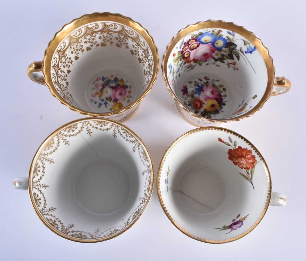 FOUR EARLY 19TH CENTURY LARGE CHAMBERLAINS WORCESTER COFFEE CUPS of varying designs. Largest 8 cm - Image 4 of 24