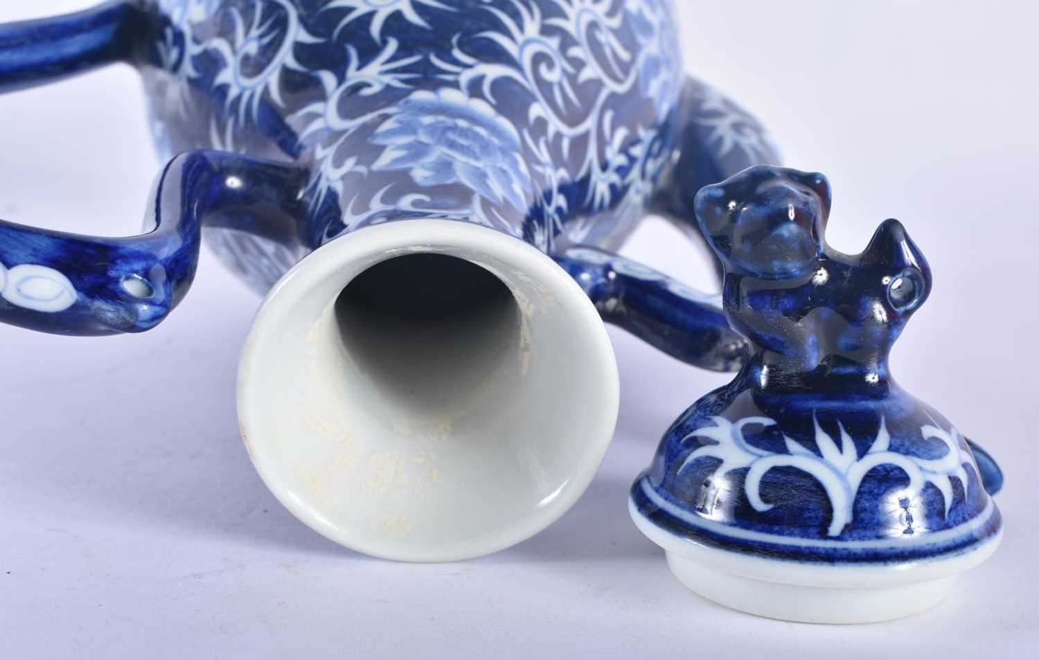 AN 18TH CENTURY CHINESE EXPORT BLUE AND WHITE PORCELAIN BOWL Qianlong, together with a teabowl, - Image 5 of 10